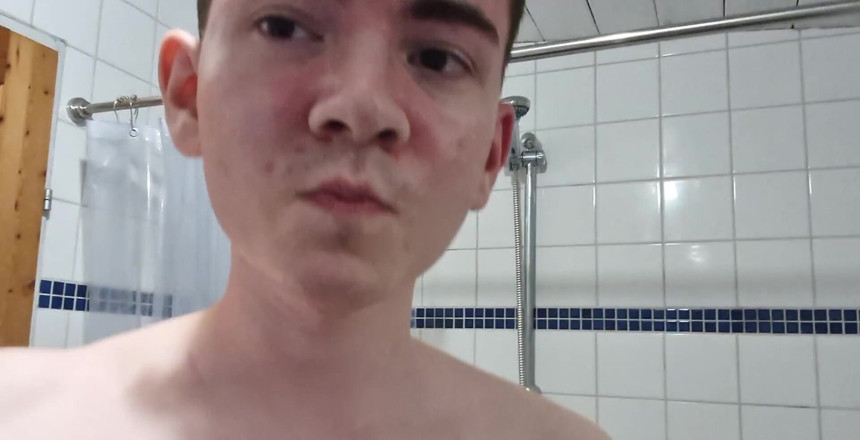 Prettyboi2000x: Encore une vidéo de moi en train de me baiser...