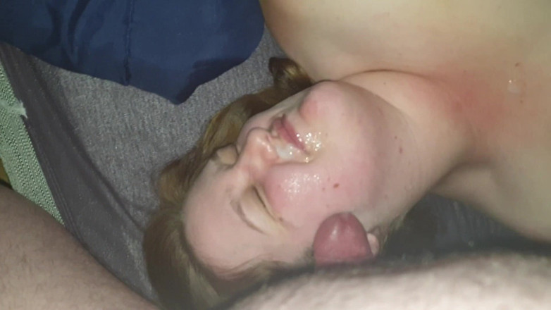 BBW Beth: İri güzel kadın Beth dildo sikişi ve yüzüne boşalma