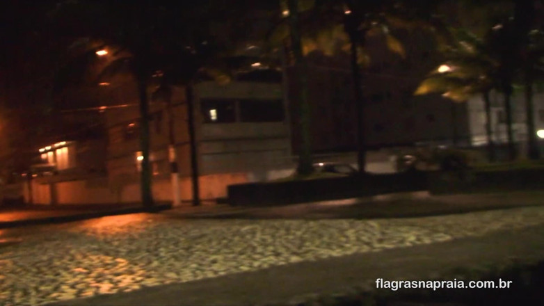 Amateurs videos: Pareja follando por la noche en la arena de la...