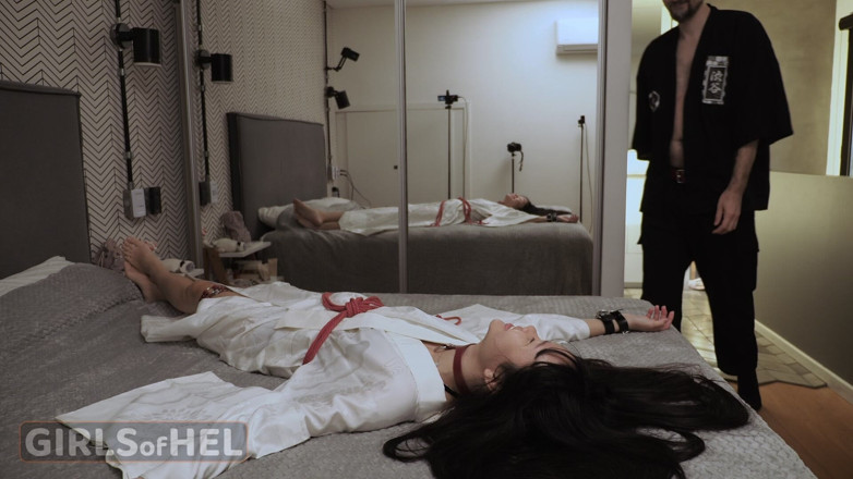 Girls of Hel: Elle joue à l’habillage avec son beau-père en kimono blanc - sexe...