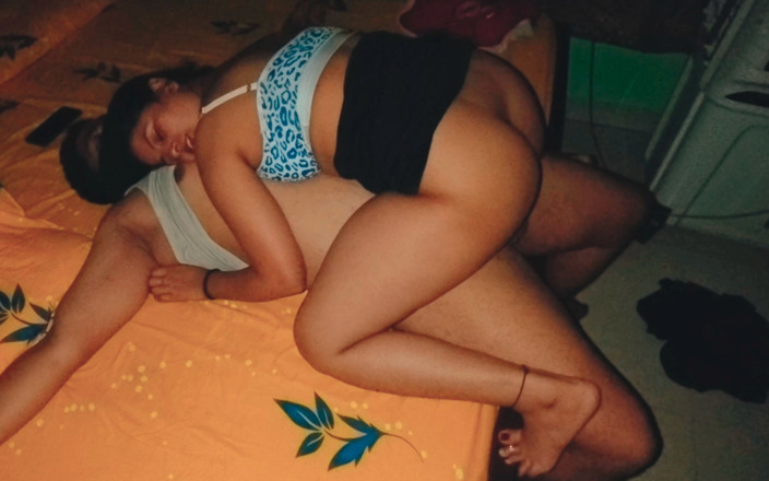 Hot Sis: Збуджена дівчина жорстко трахає великий член