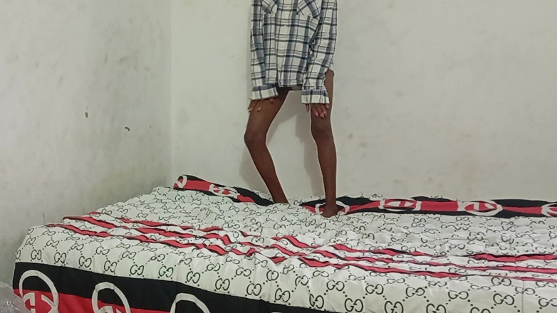 Petite Erotic Africa: Chuda murzynka nastolatka uwielbia długiego penisa