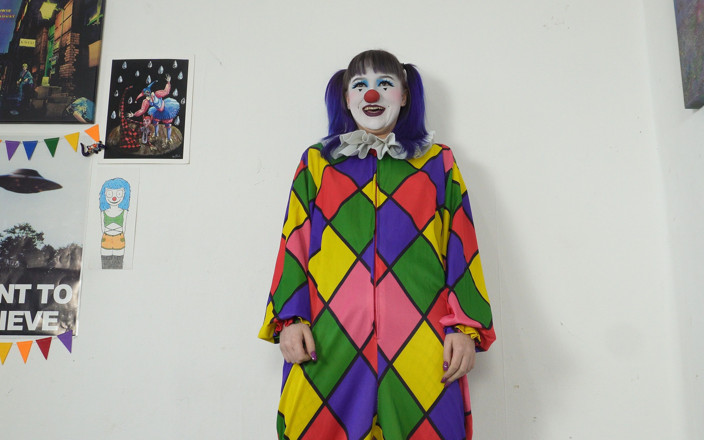 Alice Bean: Alberne Clowngirl