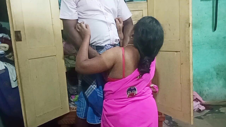 Priyanka314: La zia si cambia in una casa del sesso woner