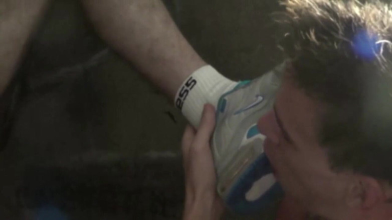 Gaybareback: Un jumelle de fond sexy utilisé par un garçon scally...