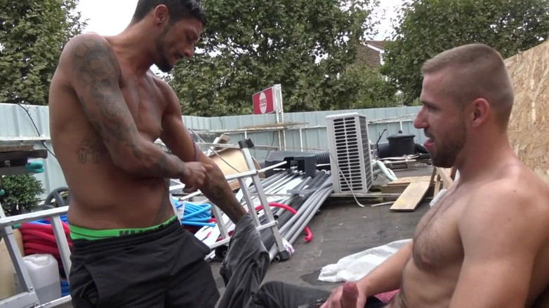 Gaybareback: La latino Esteban Diaz se fait baiser sans capote par...
