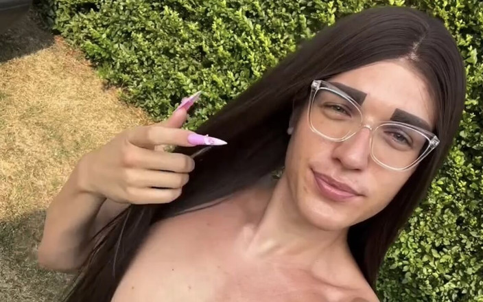 Dreamboy_506: Femboy divirtiéndose al aire libre