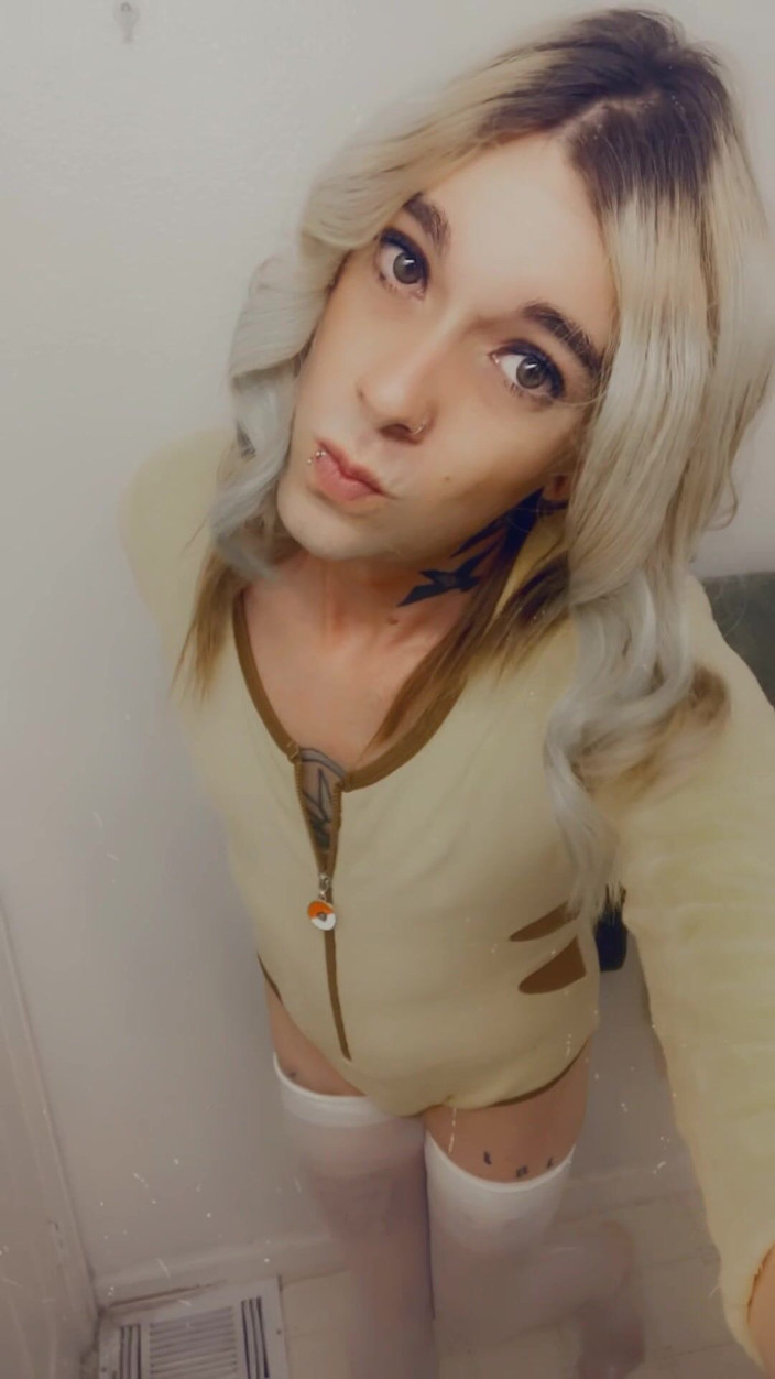 CarmenMelatonin: Můžu být tvá pika holka