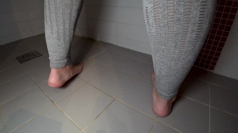 Booty_assx: Pissen durch leggings