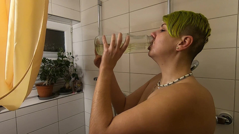 bekycarril: Spousta pití chcanek. Pili jsme celou láhev našich chcanek.