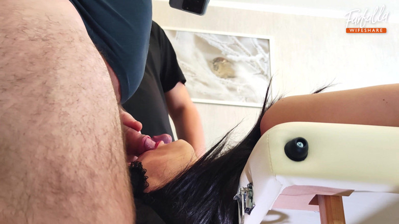 Farfalla wifeshare: Vrouw geeft dubbele pijpbeurt met sperma in de mond. Trio....