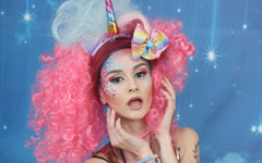 Bravo Models Media: 368 Adele Unicorn colorida ropa de látex