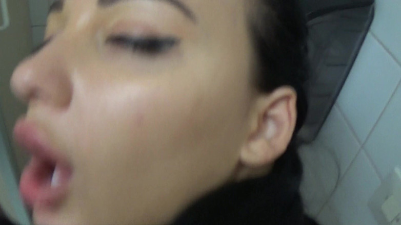 Amateur Homemade Porn: Sesso con la mia sorellastra arrapata nel bagno dell'hotel