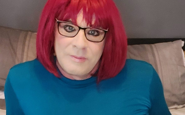 Juniperberi29: Travestiet dildo plezier en spermasmaak