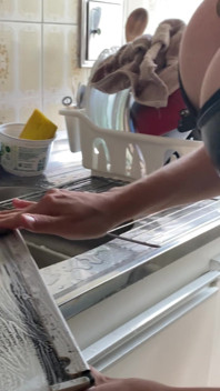 Cewek seksi di dapur