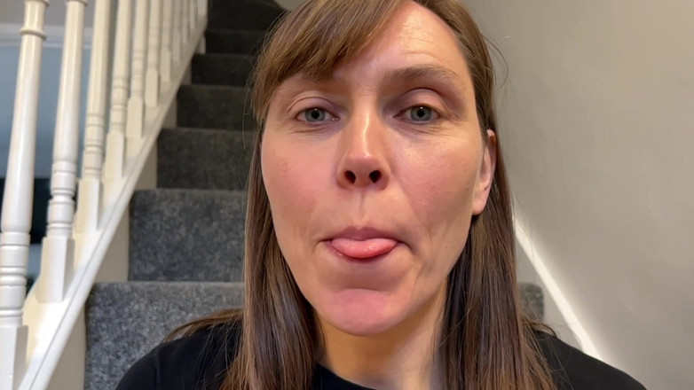Wamgirlx: Ik wed dat je wenste dat mijn tong je hard...