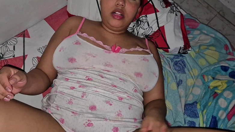 Pikaa6: Il me dit de sucer sa bite sous les draps,...
