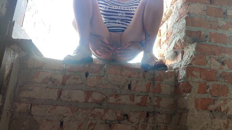 DirtyLubov: Cantieri: masturbazione di una bruna