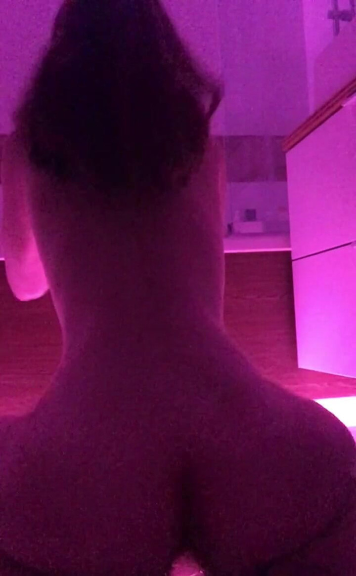 Soft Vulgar: Adoro davvero il mio dildo ma non è paragonato alla cosa...