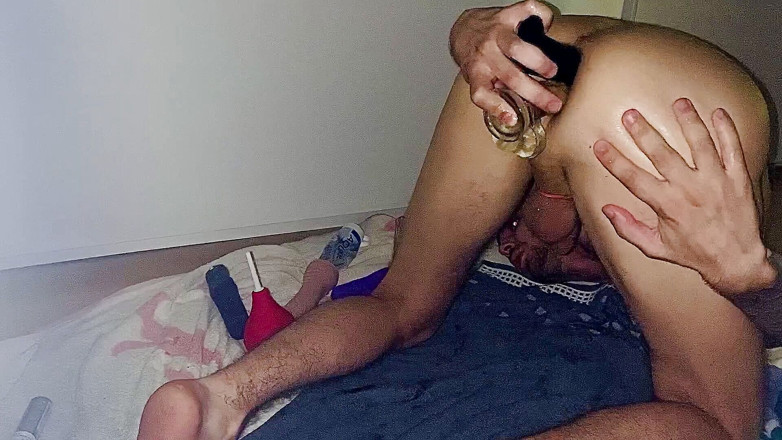 Elijahanal: Genç kız 2 dildoyla anal seks yapıyor