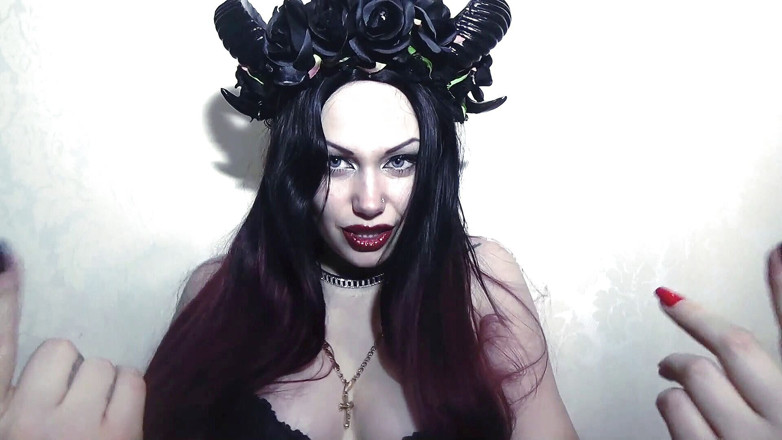 Goddess Misha Goldy: Sukkubus hungrig nach deinem samen