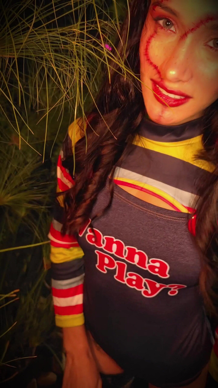 Carolina Guerrero: Latynoska ma bogatego squirta w Halloween