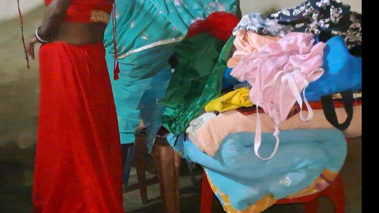 Trilokinath: Bihari villaggio Bhabhi cambio in casa