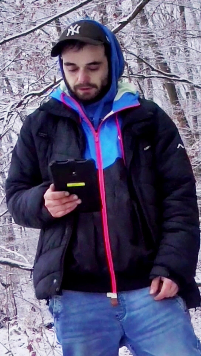jerkofflover: Masturbarse al aire libre en invierno