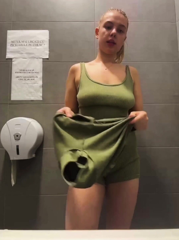 JuiceLussie: Une fille de Tiktok populaire squirte beaucoup en public