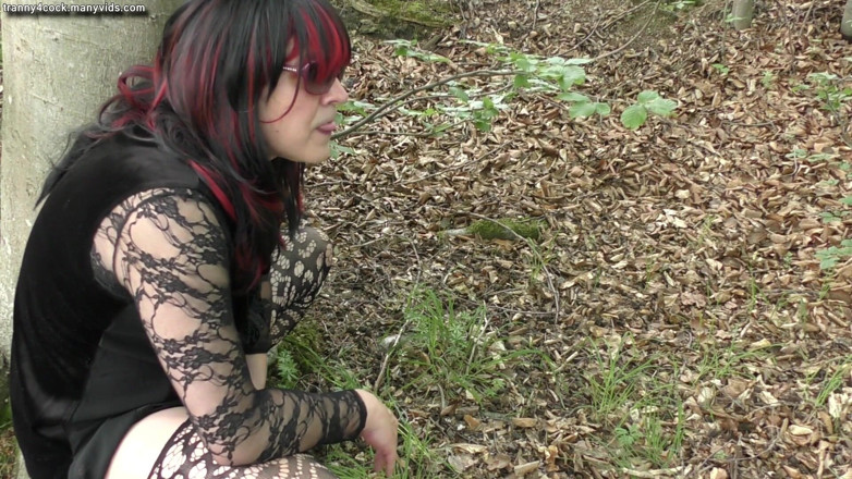 Tranny 4 cock: 숲에서 따먹히는 트란니 걸레