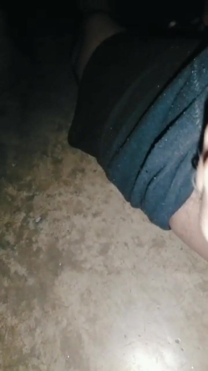 Xboyricky: Un mec desi masturbe son pénis courbe