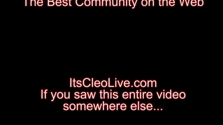 Cleo: Cleo adora fare deepthroat!!