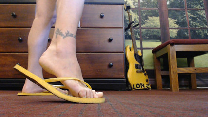 Abby Anna: Tongs jaunes