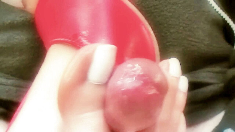 Lydia Privat: Footjob nella piscina hotel