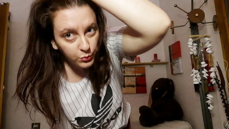 Nicoletta Embassi: Verschwitzte achselhöhlen, costum video