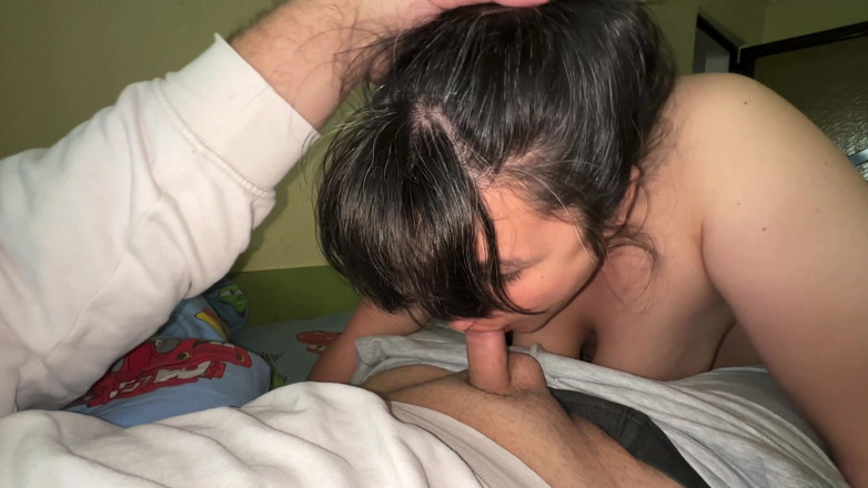 LOLATHESTAR: Juge-moi plus tard... J’ai vraiment besoin de lui sucer la...