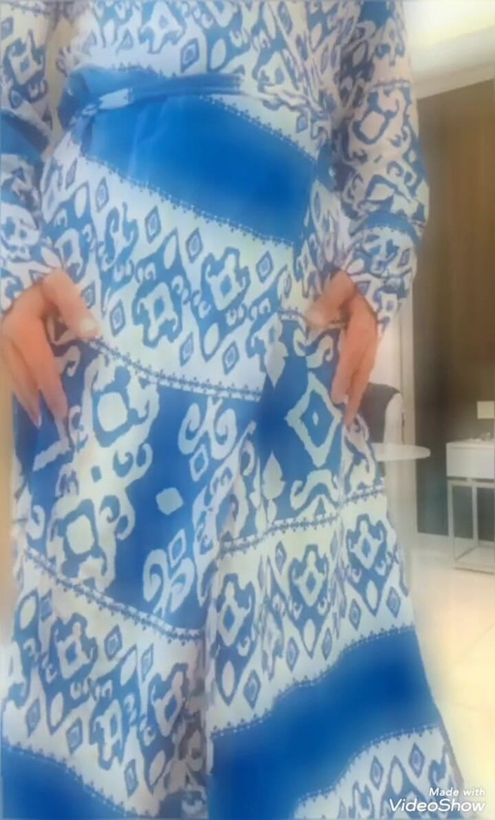 Lana Cross: Blanco y azul