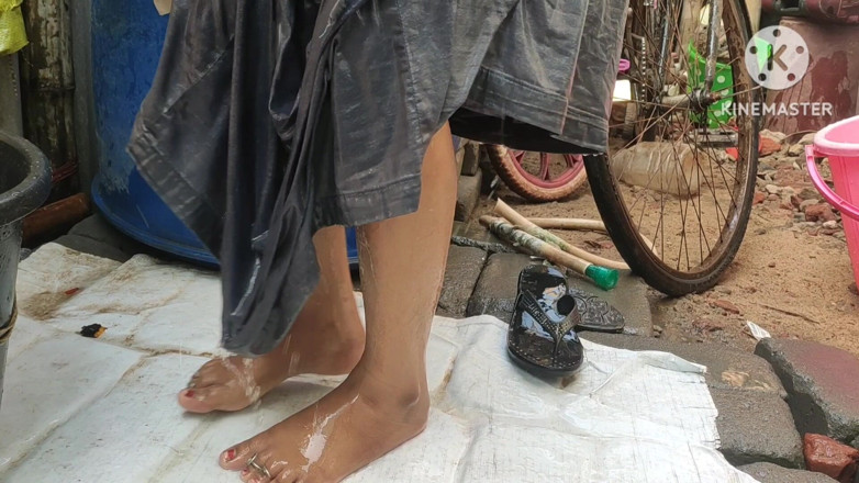 Anita yadav: Dukhan, bhabhi ka sous la douche