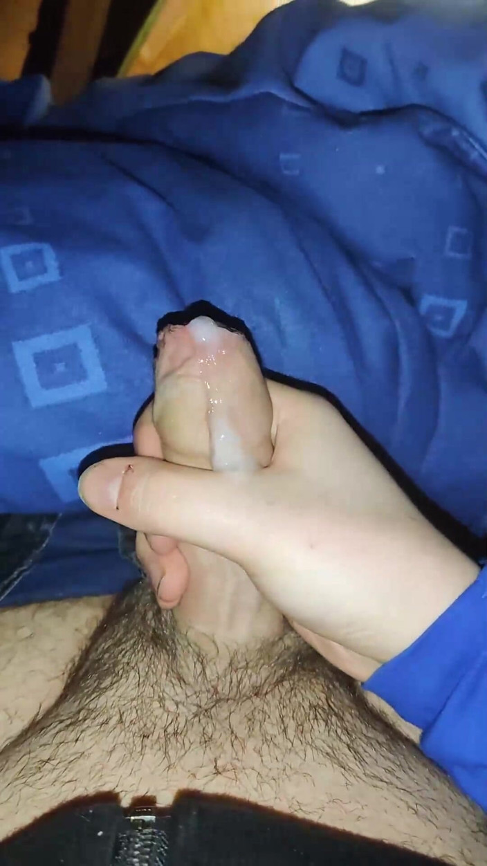 BiBoyxD: Nice'n hard dan muncrat di tempat tidurku