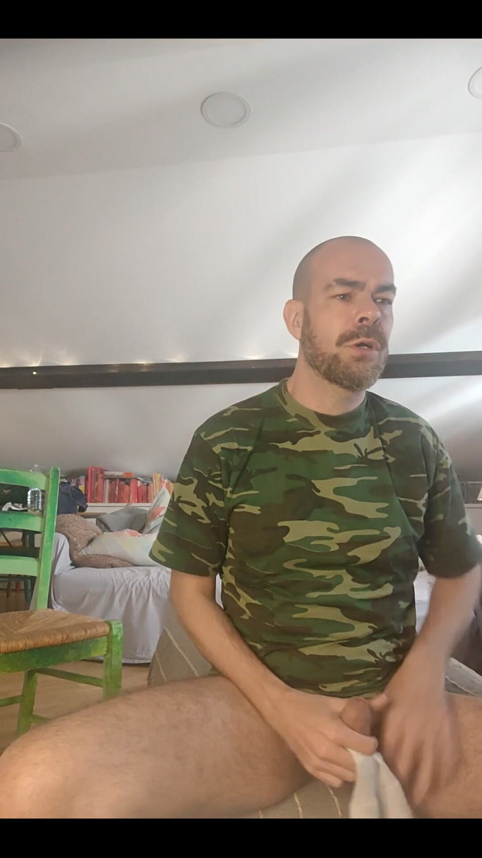 JanuxShark: Besoin de quelques pieds esclave pour prendre soin d’eux