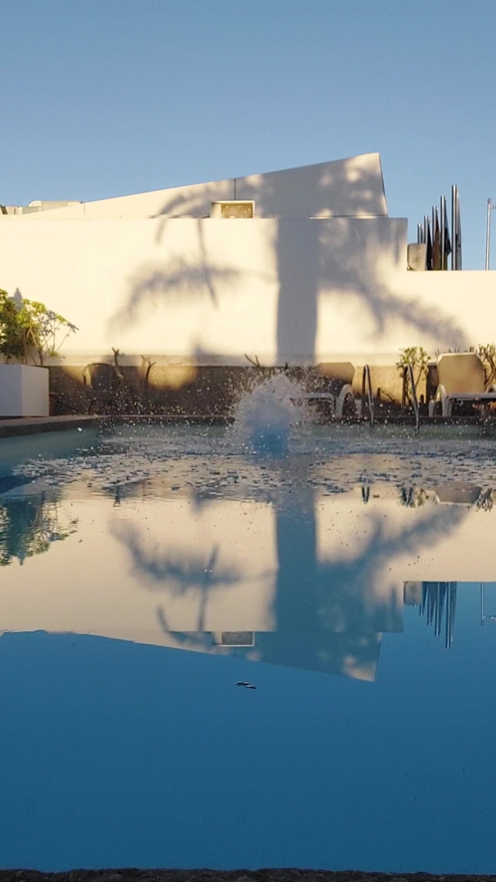 Slickhair69: String dans la piscine