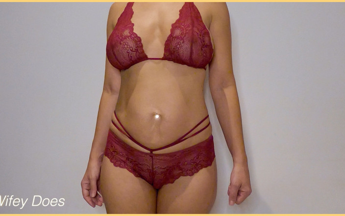 Wifey Does: Wifey mặc đồ lót màu đỏ gợi cảm với bộ ngực hoàn...