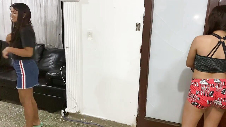 DAYANNA: Saya mengongkek jiran lesbian saya dan menghisap pepeknya sehingga saya...