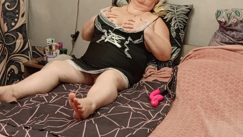 Zona901: Poesje stiefmoeder wil een grote lul