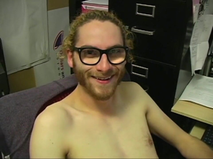The Great Canadian Male: Caleb - Kontak pertama