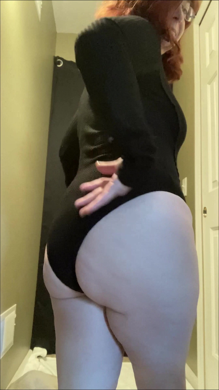 Elianna: Ellie probiert neue kleider an