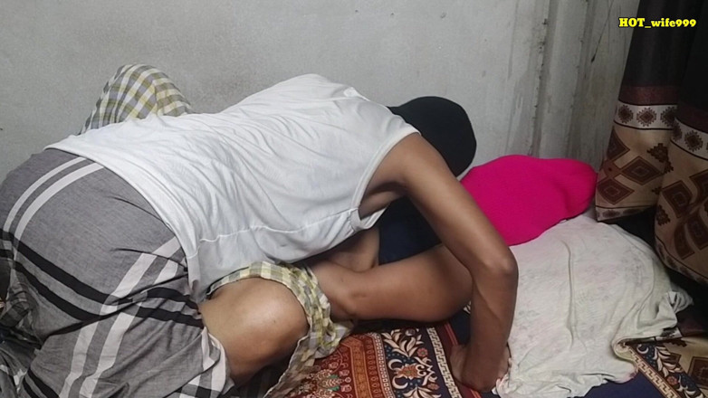 Hot_wife999: Kakak ipar india lagi mesra-mesraan di kamar ranjang