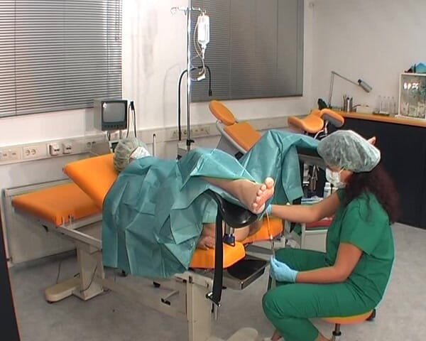 Rubber & Clinic Studio - 1ATOYS: Медсестра в зеленом операционном наряде