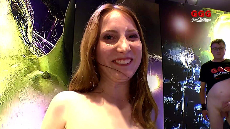 GGG John Thompson Studio: La Troia Dai Capelli Rosa Fista La Sua Figa Spalancata...
