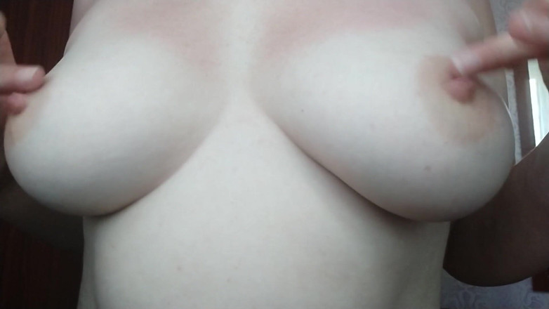 Pussy For Sperm: Göğüslerimle oynuyorum - gel ve sik beni! Büyük güzel doğal memeler